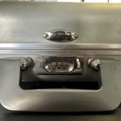 ZERO HALLIBURTON アルミケースの画像