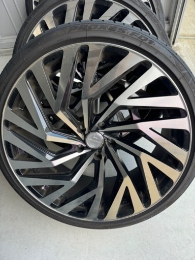 車のパーツ タイヤ、ホイール