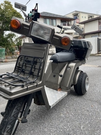 ジャイロ　ヘルメット不要　普通免許でOK