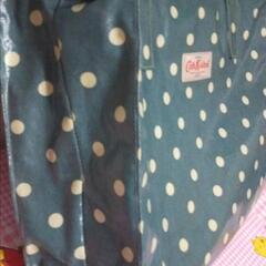値下げ　Cath Kidston キャスのバッグ　ブルー系ドット柄の画像