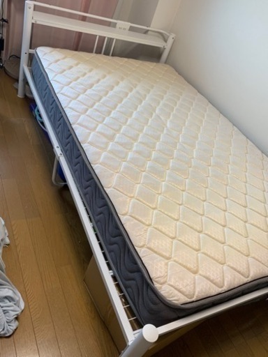 セミダブルベッド