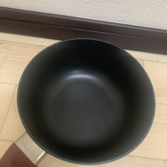 新品未使用中華鍋と中古小鍋の画像