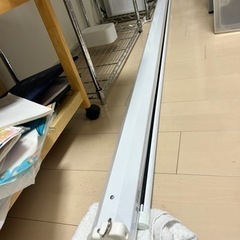 プロジェクター用電動スクリーンの画像