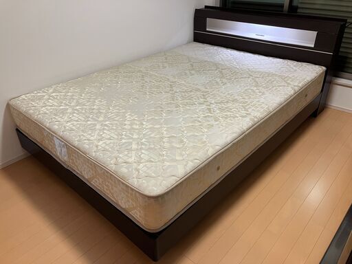 【愛知県一宮市から】新生活向け　リビンズ株式会社　ダブルベッド　マットレス付き　LV3-700　ヘッドボード　照明・小物置スペース付き