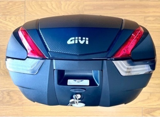 【中古美品】モノキーケース GIVI V47NN 未塗装(カーボン調パネル)