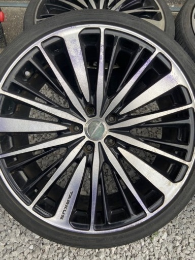 車のパーツ タイヤ、ホイール