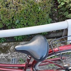リサイクルショップどりーむ鹿大前店　No1303　自転車　ワインレッド　カゴ付きの画像