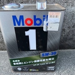 モービルワンMobil１エンジンオイル5w-30　車のパーツ メ...