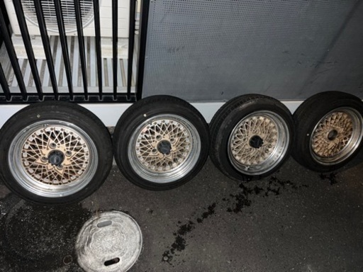 車のパーツ タイヤ、ホイール