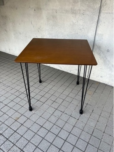 ダイニングテーブル　机　家具　カフェ