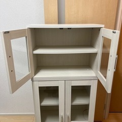 【お取引中】本日のみの限定掲載価格　食器おまけok キャビネット 扉付き収納　食器棚等の画像