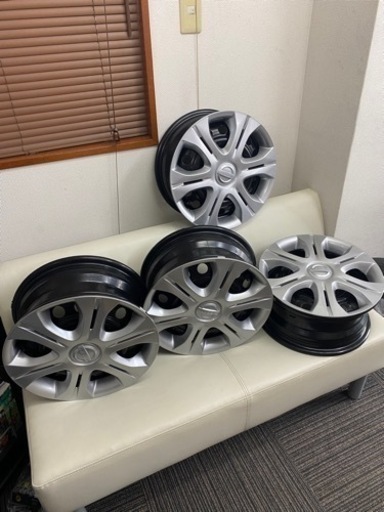 車のパーツ タイヤ、ホイール