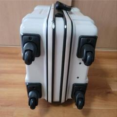 スーツケース　耐衝撃の画像