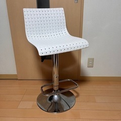 【急募】取りに来れる方2000円引き！2つ ハイチェアー カウンターチェアー ホワイト 美品の画像