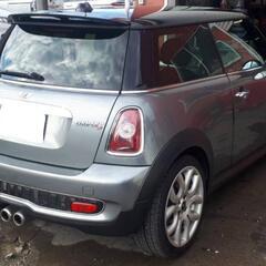 ☆車検約2年付☆MINI☆クーパーS☆マニュアル☆走行4万㌔台☆車検有り☆キレイ☆夏冬タイヤアルミ付き☆現金引渡し希望は別投稿からご連絡をお願いします。の画像