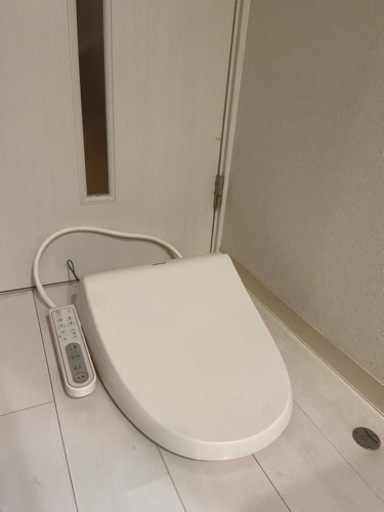 温水洗浄便座　TOSHIBA 1000円でお譲りします