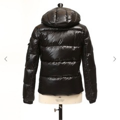 タトラスダウンジャケット ブラックメンズの画像