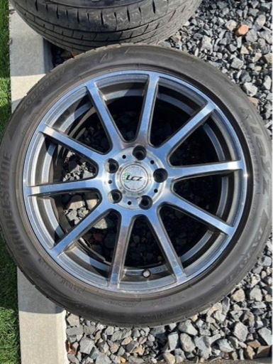 車のパーツ タイヤ、ホイール