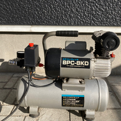 【お取引中】エアーコンプレッサー 新興製作所　BPC-8KD 【...