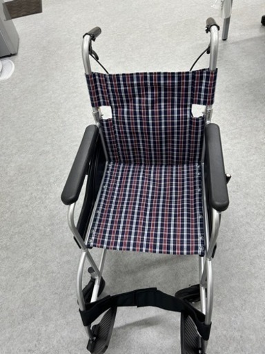 ⭐️美品⭐️折りたたみ可能な介助用車イス