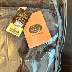 寝具　美品羽毛布団と未使用毛布2枚の画像