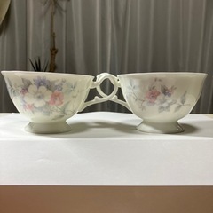 NARUMIボーンチャイナ　ティーカップ&ソーサー2点セットの画像