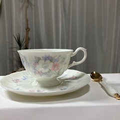NARUMIボーンチャイナ　ティーカップ&ソーサー2点セットの画像