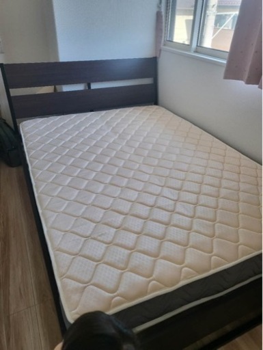 IKEA ダブルベット　フレーム　マットレス付け