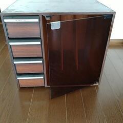 レコード、カセットケースの画像