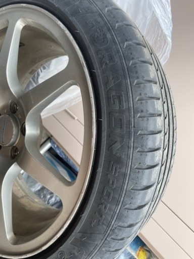 車のパーツ タイヤ、ホイール