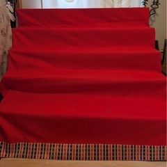 ひな壇　赤布付き　5段　ひな人形飾り用。