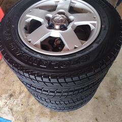 決まりました。!YOKOHAMAスタッドレスタイヤ175/80/15　ホイール付き4本セット！ステアリングカバー付きの画像