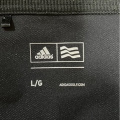 adidas スポーツウェアの画像
