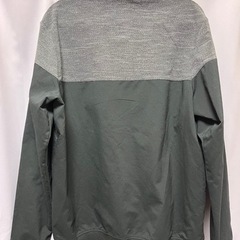adidas スポーツウェアの画像