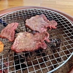 囲炉裏とテーブルセットの画像