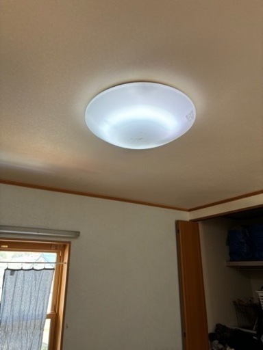 家具  部屋　電気