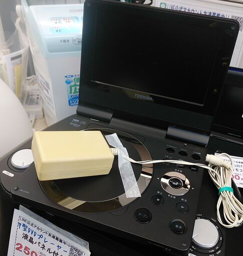 品質保証☆配達有り！3000円(税別）東芝 7インチ DVDポータブルプレーヤー リモコン無し