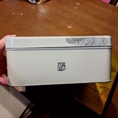 お煎餅入ってた容器、缶の画像