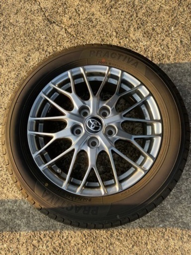 車のパーツ タイヤ、ホイール