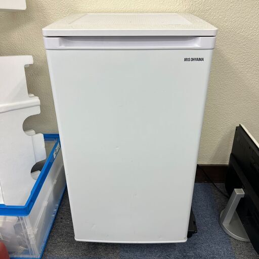 【稼動品】IRISOHYAMA アイリスオーヤマ ノンフロン冷凍庫 右開き 生活家電 ホワイト IUSD-6B-W