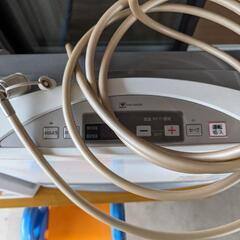 ガスファンヒーター、机、延長ホース、子供遊具の画像