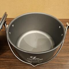 美品 チタンクッカー ポット キャンプポット 5~6人用 4.5L 吊り鍋 BBQ用 バーベキュー 直火 キャンプファイヤー用品 ハンギングポット 鍋 調理器具 錆びない 軽量

の画像