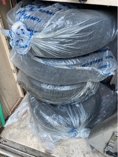 スタッドレスタイヤ、ホイール