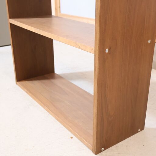 人気の無印良品(MUJI)のウォールナット材 ワイド・3段 スタッキングシェルフです！オープンタイプの万能棚。スリムなのでリビングなどのちょっとしたスペースや本棚としても活躍します♪