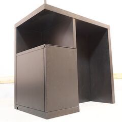 Cassina ixc.(カッシーナ・イクスシー)のEast by Eastwest LOGGIA(ロッジア) ドレッサー。大きな鏡と黒で統一され、機能性とデザイン性を兼ね備えたラグジュアリーな鏡台♪の画像