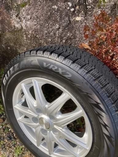 車のパーツ タイヤ、ホイール