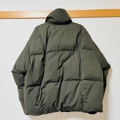 ユニクロ ダウン カーキの画像