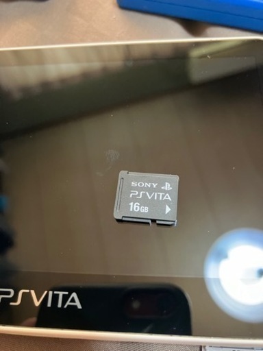 PS VITA 本体 ソフト4本&16GBメモリースティック付き