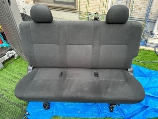 ハイエースセカンドシート