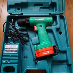 Makita　充電式ドライバドリル　M642D